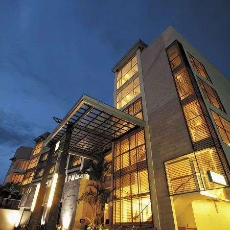 The Avenue Plaza Hotel