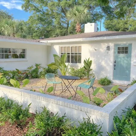 Boho Beach Villa- minutes to the ocean