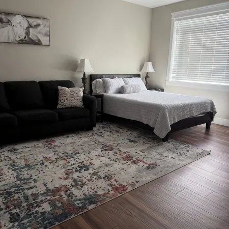 All One Level Basement Unit Large Great Room Kitchen 3 bed 2 baths