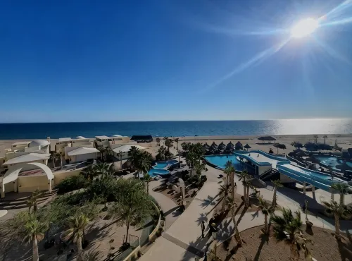 Beach front property Cozy 3-bedroom condo with WiFi, AC, in Puerto Peñasco.