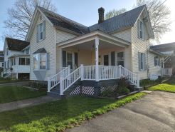 Country Cottage Living in the Town of Ticonderoga with Modern Amenities