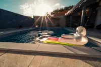 Villa d'Exception avec Piscine - 3 Min de la Plage 4 chambres climatisées - 游泳池