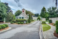 A Modern Oasis Near Savannah - Homestays