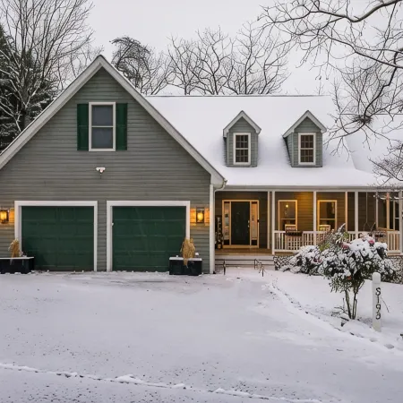3800 sq ft of Fun! Sleeps 14 • Hot Tub • Pool Table • Pac-Man • Foosball