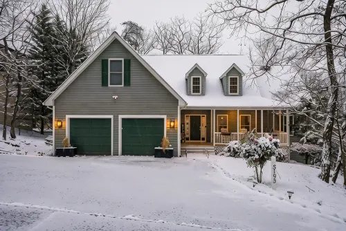 3800 sq ft of Fun! Sleeps 14 • Hot Tub • Pool Table • Pac-Man • Foosball