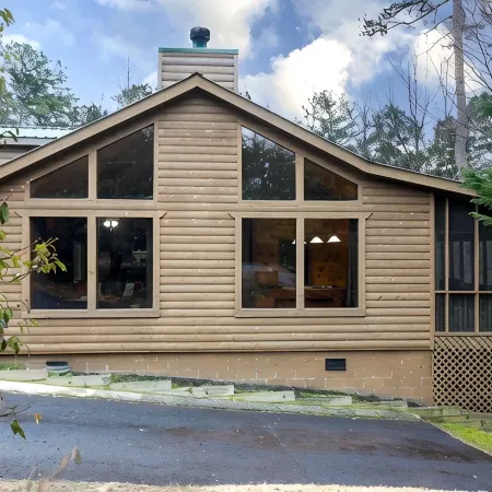 Helen Mountaintop Couples Retreat~Hot Tub~Sauna~King Bed~Pool Table