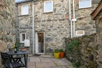 Cosy cottage for two, dog friendly with log burner - 4-Star