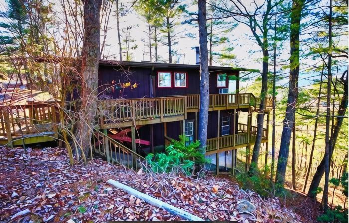 Cabin with Stunning Lake View
