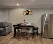 Mardi Gras Visitors Are Welcome! 3 Bedrms / 4 Beds. 1.5 Ba. Spacious - บังกะโล