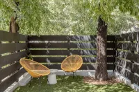 Tree canopy apartment in an Historic district - Lejligheder