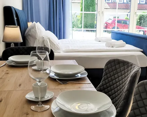 Terrasse - Parkplatz - TV im Boxspringbett - Küche Hotels in Jena