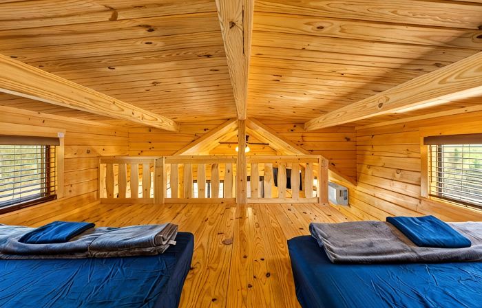 Barnwell Mountain Cabins #2: Cabin/Tiny Home w/ loft in Gilmer across from BMRA