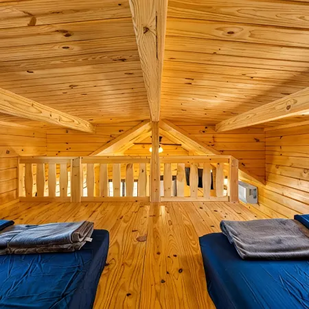 Barnwell Mountain Cabins #2: Cabin/Tiny Home w/ loft in Gilmer across from BMRA