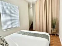 Disneyland Getaway Tri-level Gated Townhome - พร้อมระเบียง
