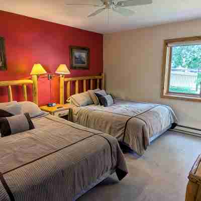 Remodeled Condo w/ FREE WiFi, Parking, Heated Pool, Hot Tubs, Skier Shuttles Rooms