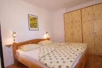 Large apartment just 300m from the beach in Porec - 2-Star