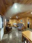 Kings Cabin on the edge of town only 1/2 mile from Current River ! - Chalets