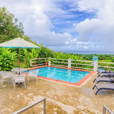 Mountain Top Hideaway, Pool & Stunning views
