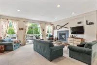 The Marmot's Den - Large Family-Friendly Ski Retreat in Sun Peaks