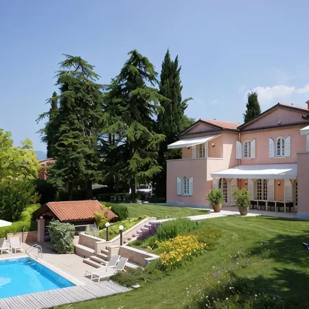 Luxury &  Chic Rental Villa Lake Garda Lazise. Lake view and swimming pool