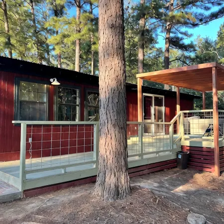 GUEST HOUSE "GROOVY" PRIVATE HOT TUB ON DECK, WIFI, ROKU.