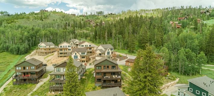 Elevated Mountain Retreat—Room to Gather, Minutes from Trails & Summer Concerts Hotels in Fraser