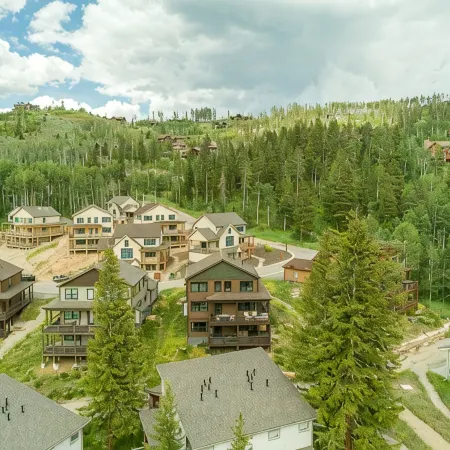 Elevated Mountain Retreat—Room to Gather, Minutes from Trails & Summer Concerts