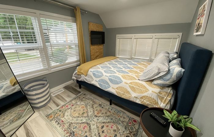 1 block to lake, 2 blocks-Surf Ballroom, & 3 blocks-City Park-Perfect posh stay!