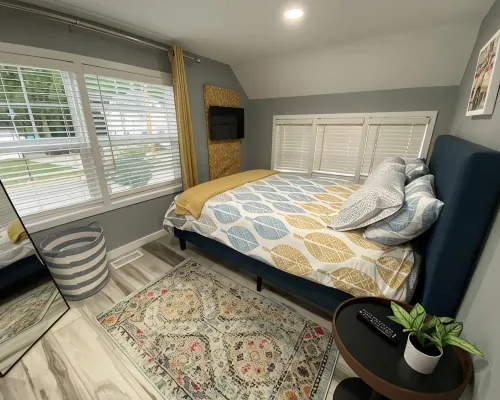 1 block to lake, 2 blocks-Surf Ballroom, & 3 blocks-City Park-Perfect posh stay! Hoteles en Clear Lake