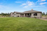 Cozy Retreat Family Home Hotel di 