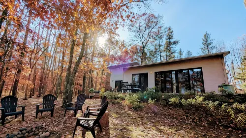 Modern Cabin-HotTub -Lake Peaceful Escape! - Chalets