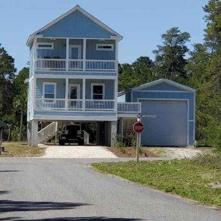 Close to beach,town and boat launch