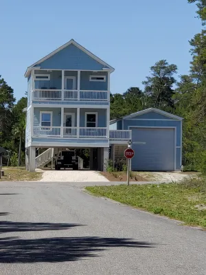 Close to beach,town and boat launch
