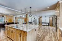 Located just 1.3 miles to downtown Breck and ski resortLicLR21-000002 - Feriehus