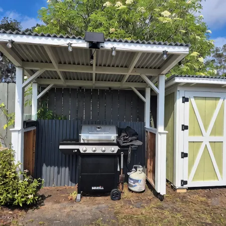 Pu'uwai Place in the heart of Volcano Village