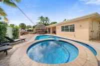 Luxury Water Front, Heated Pool & Jacuzzi, 5br
