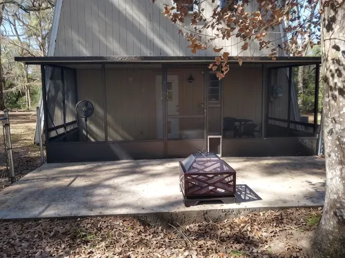 Charming Santa Fe River Cottage - 10-15 min from 3 of FLA's most popular springs - Homestays