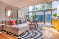 Contemporary townhouse with plenty of light - Bungalow