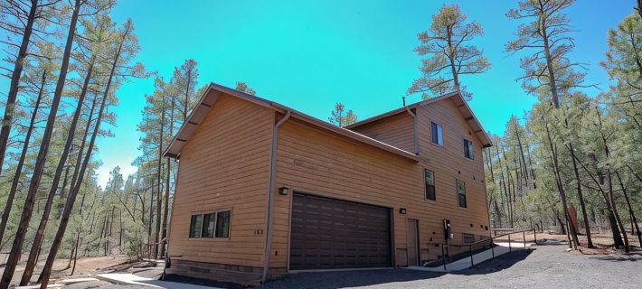 OASIS IN THE FOREST ON 1.25 ACRE BACKING TO NATIONAL FOREST WITH AC-PETS WELCOME Hotels in Show Low