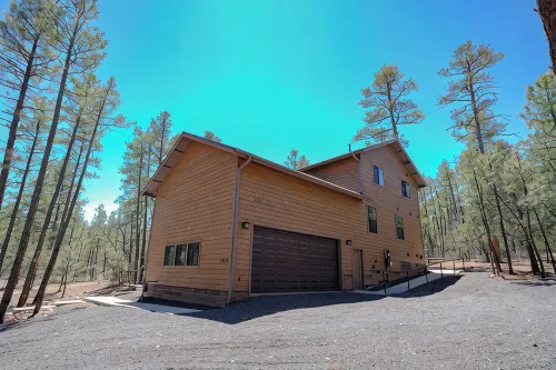 OASIS IN THE FOREST ON 1.25 ACRE BACKING TO NATIONAL FOREST WITH AC-PETS WELCOME