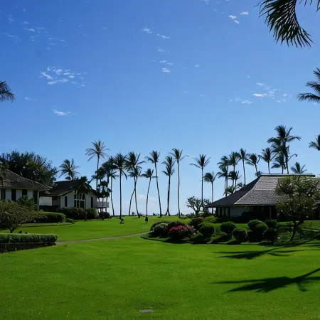 Remodeled Condo with / AC. Short Walk to Beach, Starbucks, and Shops.