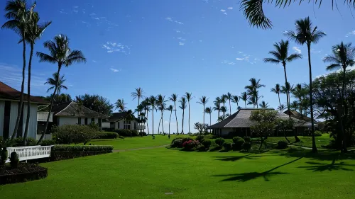 Remodeled Condo with / AC. Short Walk to Beach, Starbucks, and Shops.