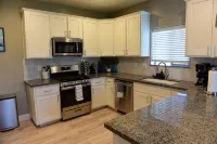 Spacious 5BD Home w EV charger near Sequoia Ntl Pk - Hot Tub
