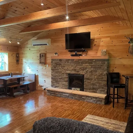 Beautiful cabin 11 miles from Beaver Stadium.  Enjoy an unplugged PSU weekend.