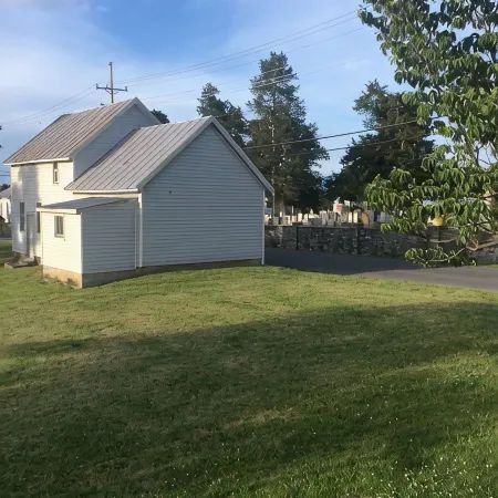 Lovely, Clean and Walkable in the Town of Luray.
