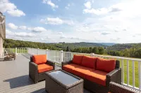 Sky High Chalet! Gorgeous home on 10+ acres with hot tub, 2 minutes to Wellsboro - 3 stjerner