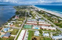 Modern Condo - 3min walk to beach, 2min to Matanzas river