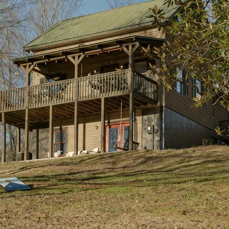 Wine Country Lake Escape-Fishing and Hot Tub Free Night with 3 Night Stay!