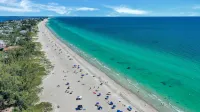 Peaceful Villa, 3.3 mi to the Beach & Big Parking