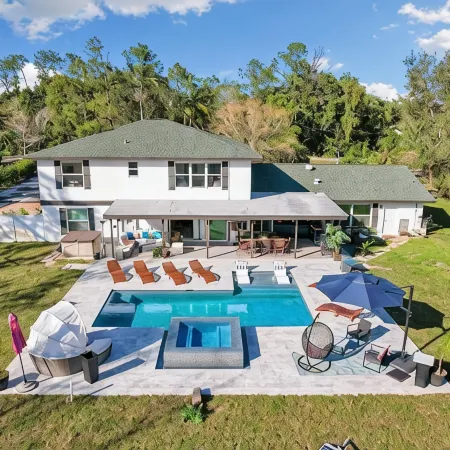 Luxurious 7-bedroom villa with pool/spa and pickleball court in fabulous Naples